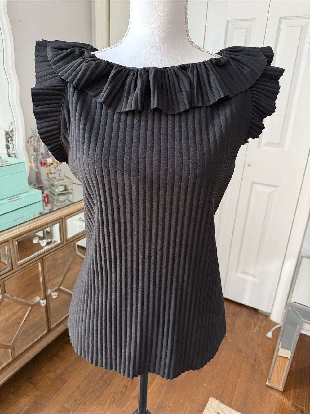 Marc New York - Andrew Marc Ruffle Neck Black Top Great Cut❤️ Medium